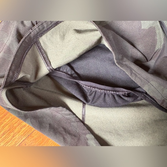 Lululemon shorts - Picture 4 of 7